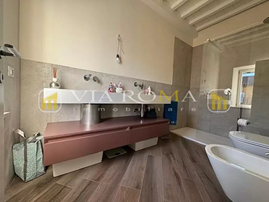 Immagine 25 di Casa bifamiliare in vendita  a Lucca