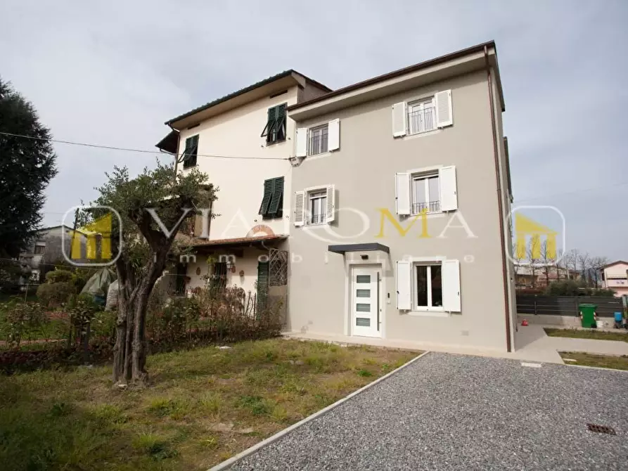 Immagine 63 di Casa bifamiliare in vendita  a Lucca
