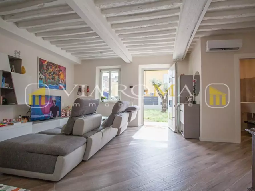 Immagine 2 di Casa bifamiliare in vendita  a Lucca