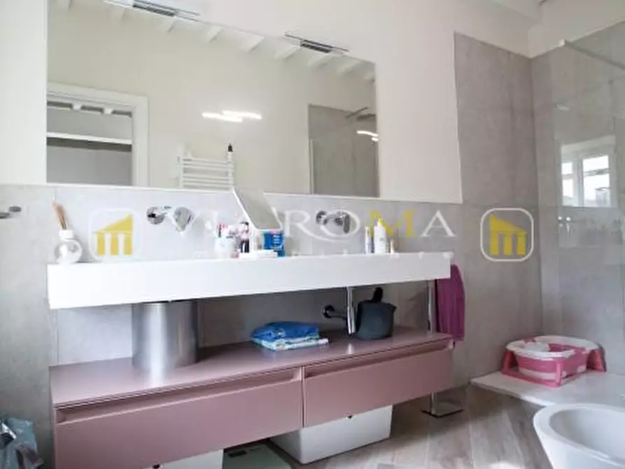 Immagine 48 di Casa bifamiliare in vendita  a Lucca