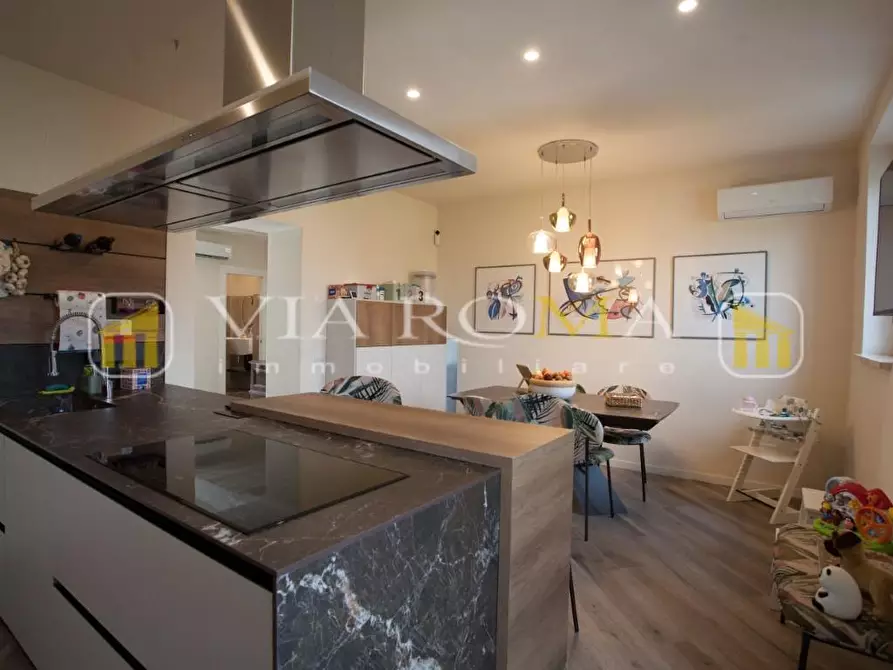 Immagine 4 di Casa bifamiliare in vendita  a Lucca