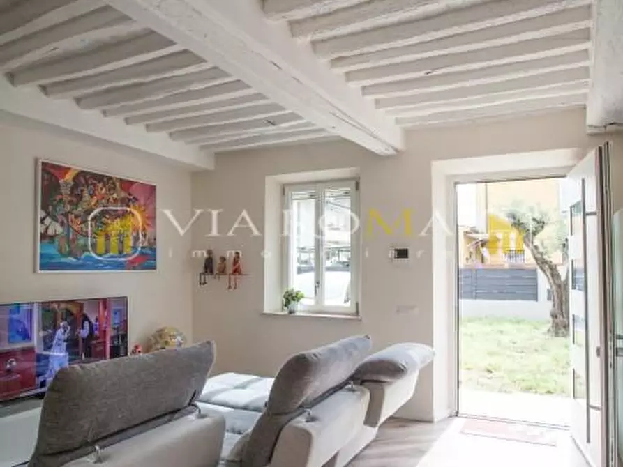 Immagine 42 di Casa bifamiliare in vendita  a Lucca