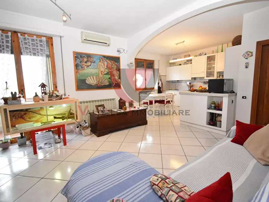 Immagine 9 di Appartamento in vendita  a Colle Di Val D'elsa