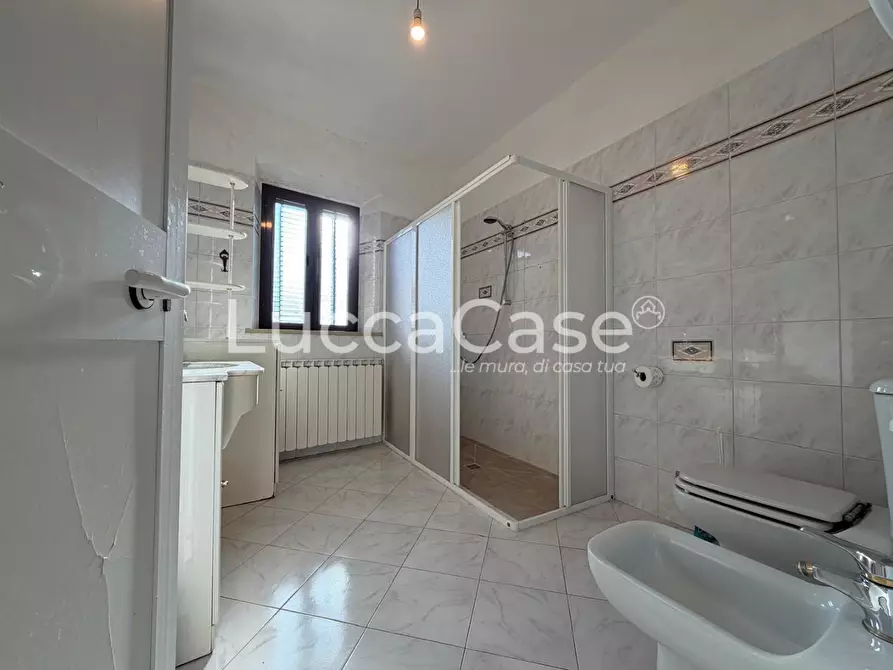 Immagine 21 di Villa in vendita  a Borgo A Mozzano