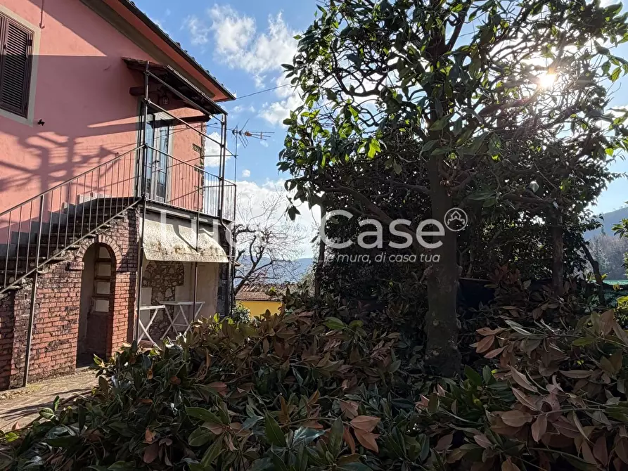 Immagine 24 di Villa in vendita  a Borgo A Mozzano