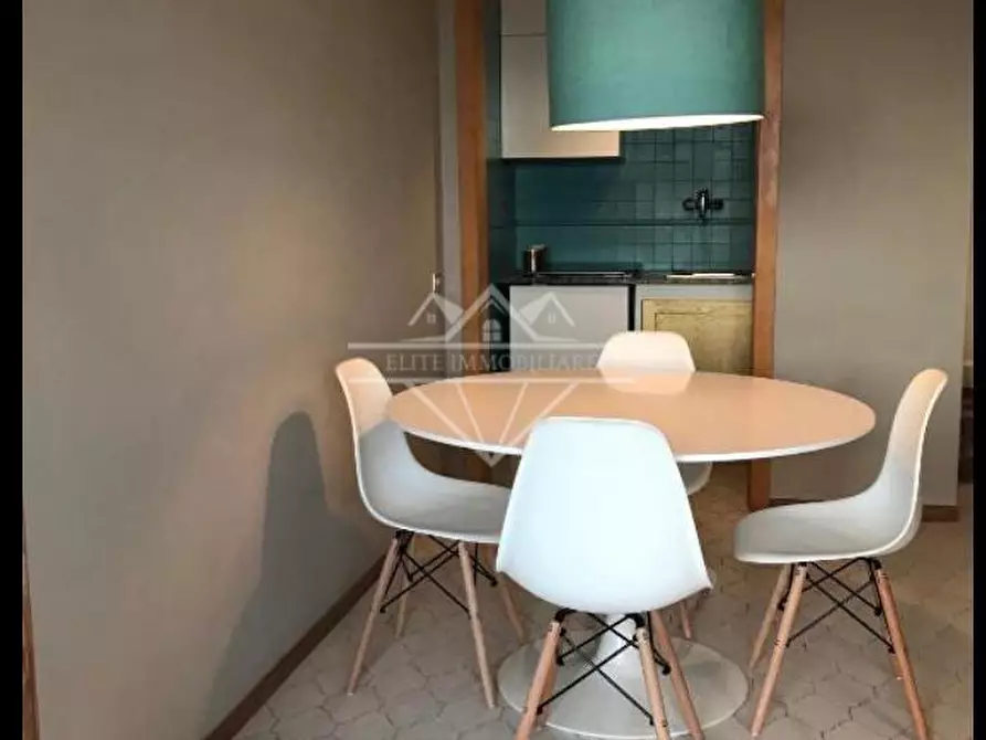 Immagine 3 di Appartamento in affitto  a Carrara