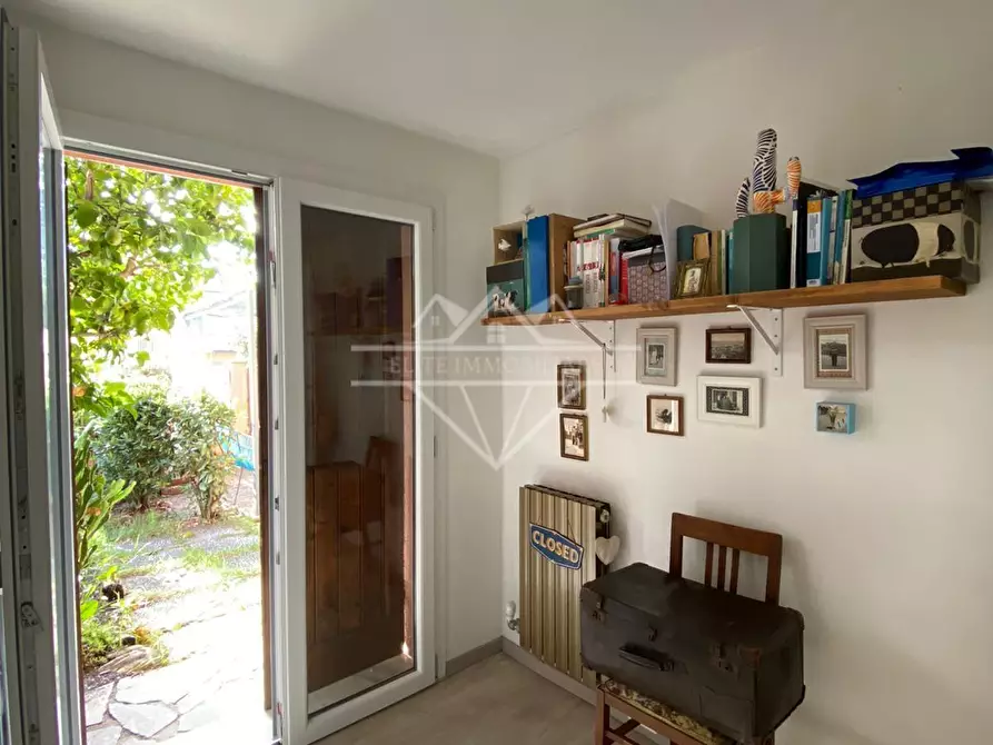 Immagine 13 di Appartamento in vendita  a Castelnuovo Magra