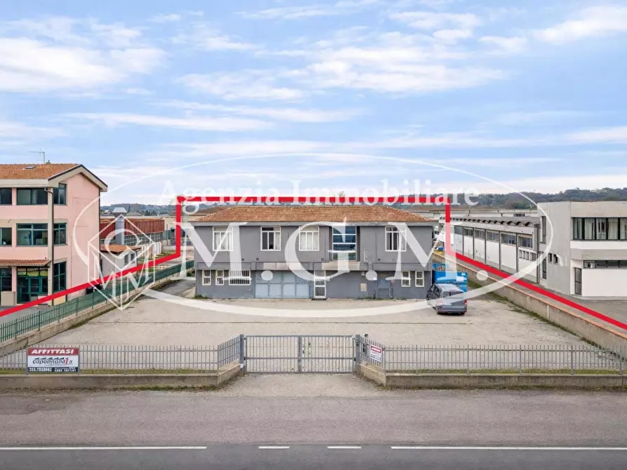 Immagine 1 di Attività artigianale in affitto  a Bientina