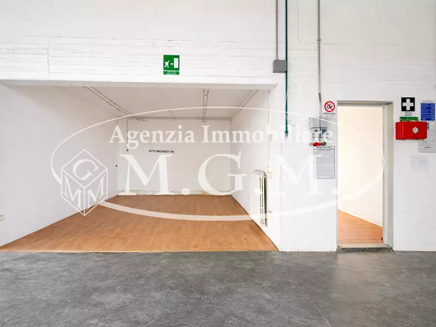 Immagine 19 di Attività artigianale in affitto  a Bientina
