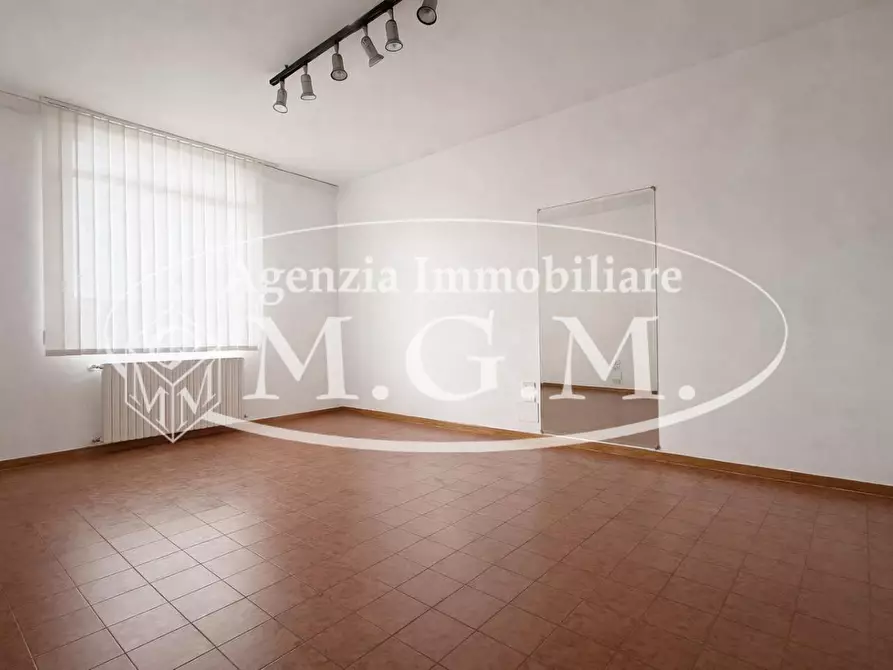 Immagine 25 di Attività artigianale in affitto  a Bientina