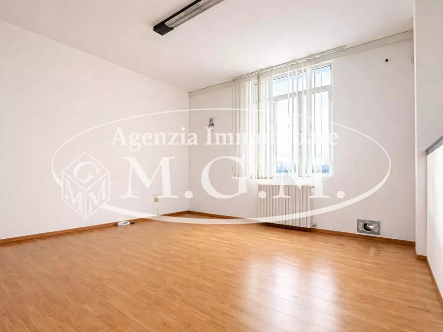 Immagine 22 di Attività artigianale in affitto  a Bientina