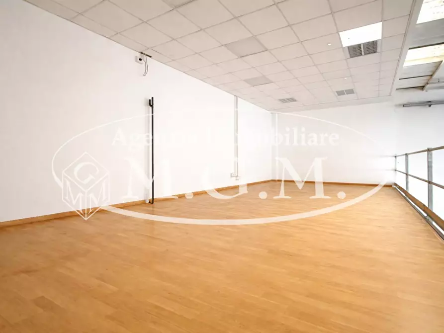 Immagine 12 di Attività artigianale in affitto  a Vicopisano