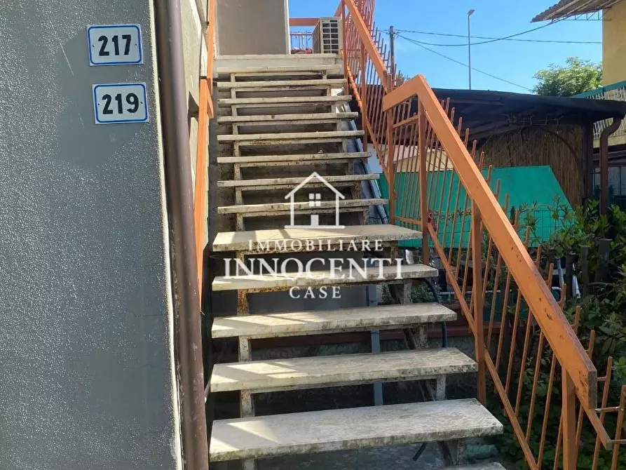 Immagine 2 di Appartamento in vendita  a Massa