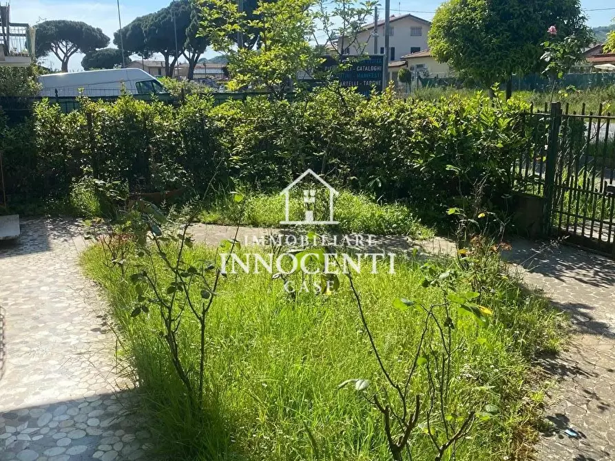 Immagine 3 di Appartamento in vendita  a Massa