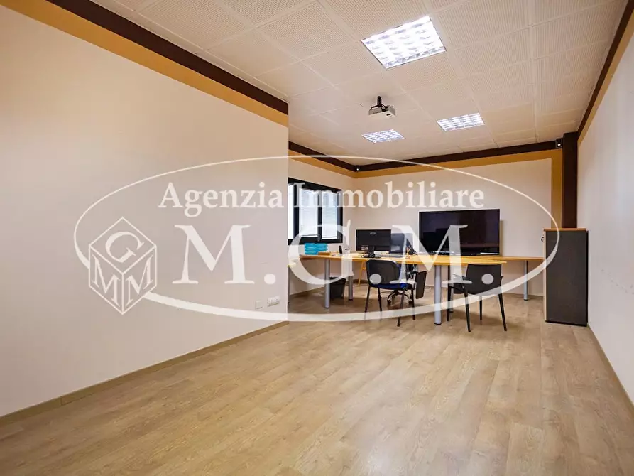 Immagine 20 di Attività artigianale in vendita  a Vicopisano