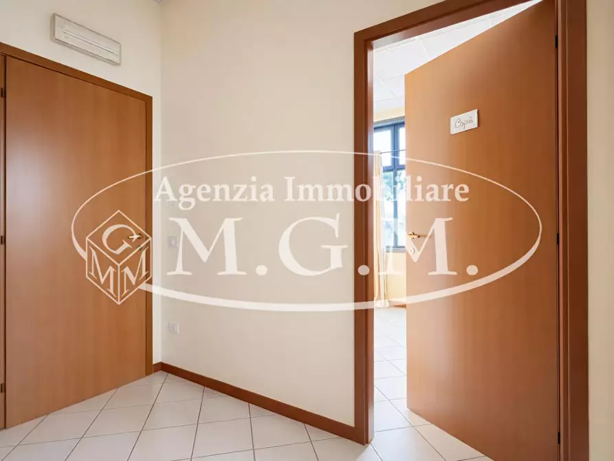 Immagine 4 di Ufficio in affitto  a Calcinaia