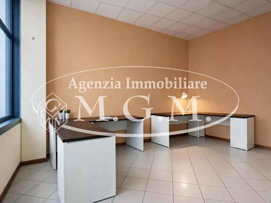 Immagine 2 di Ufficio in affitto  a Calcinaia