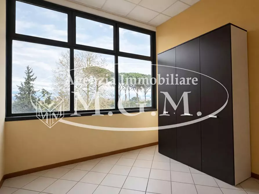 Immagine 6 di Ufficio in affitto  a Calcinaia