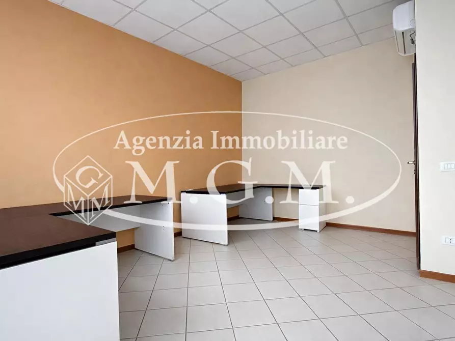 Immagine 3 di Ufficio in affitto  a Calcinaia