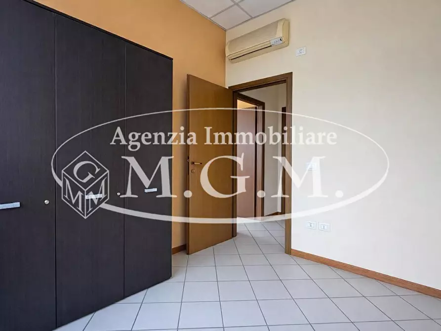 Immagine 10 di Ufficio in affitto  a Calcinaia