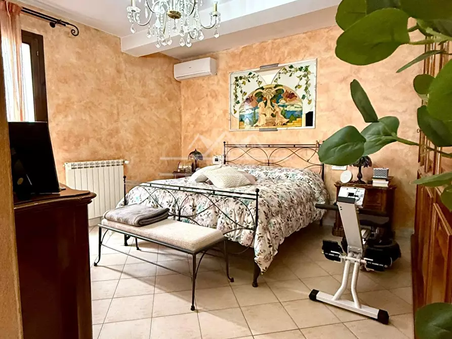 Immagine 16 di Villetta a schiera in vendita  a Carrara