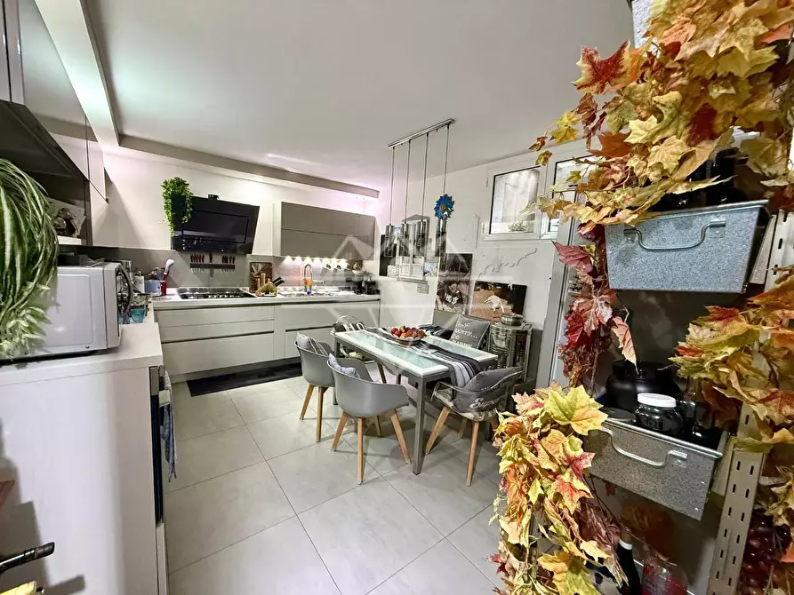 Immagine 7 di Villetta a schiera in vendita  a Carrara