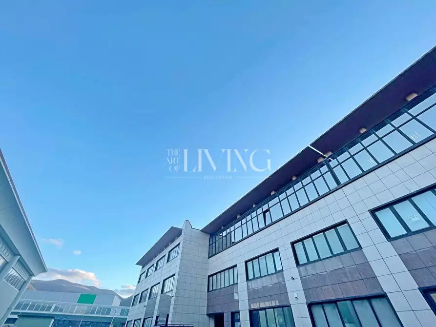 Immagine 23 di Ufficio in vendita  a Capannori