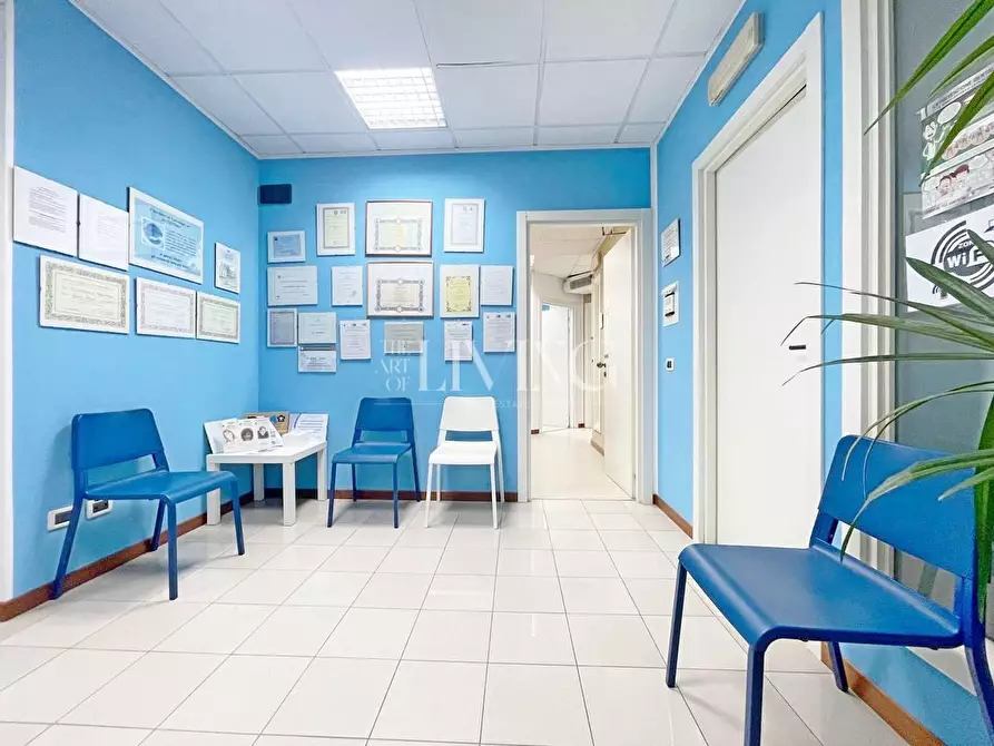 Immagine 4 di Ufficio in vendita  a Capannori