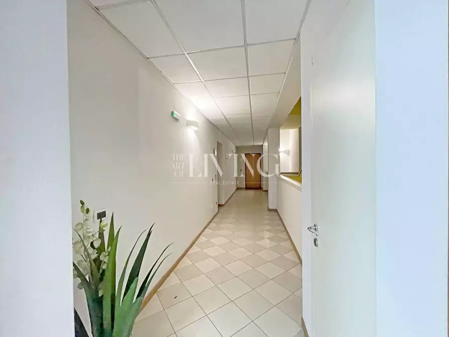 Immagine 18 di Ufficio in vendita  a Capannori