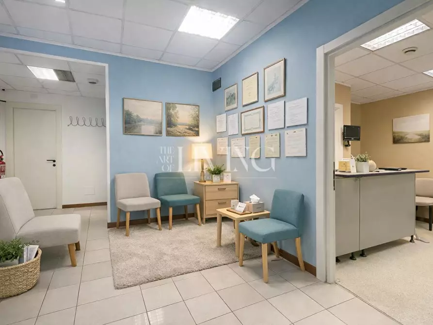 Immagine 2 di Ufficio in vendita  a Capannori