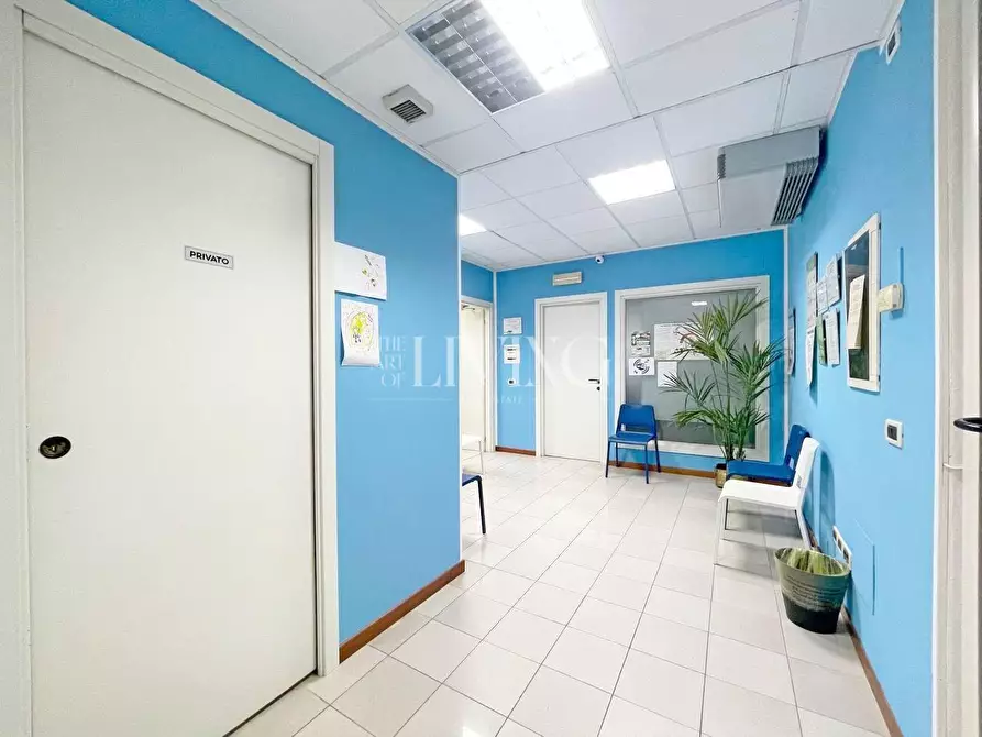 Immagine 7 di Ufficio in vendita  a Capannori