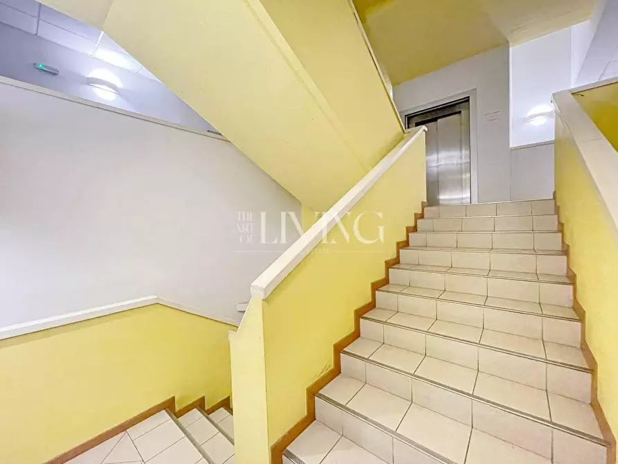 Immagine 16 di Ufficio in vendita  a Capannori