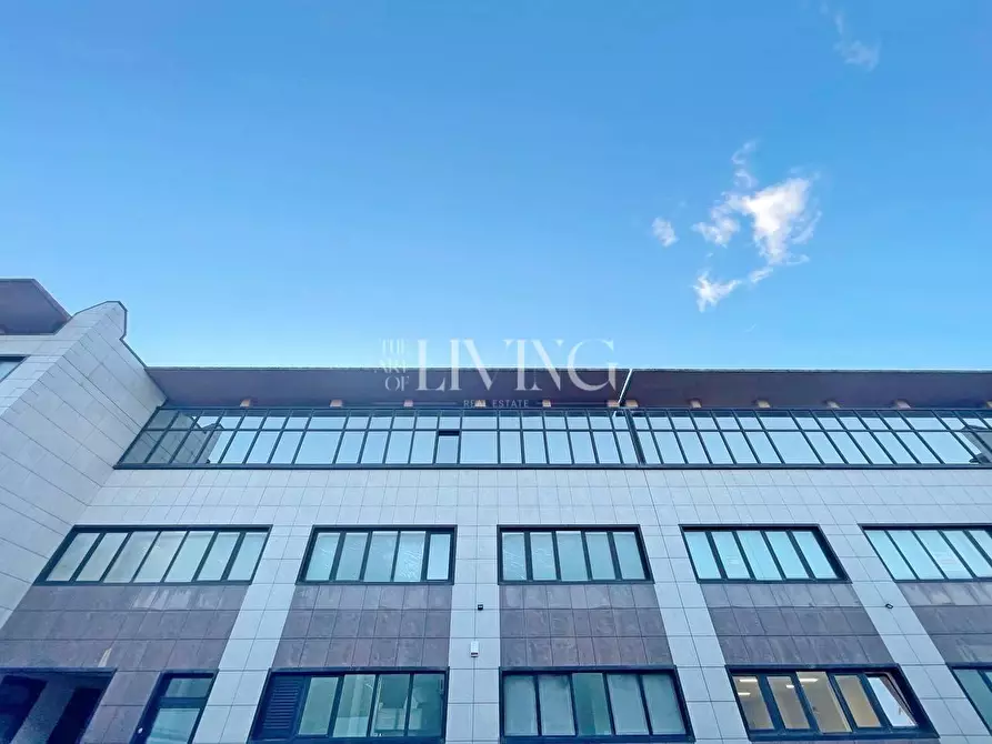 Immagine 21 di Ufficio in vendita  a Capannori