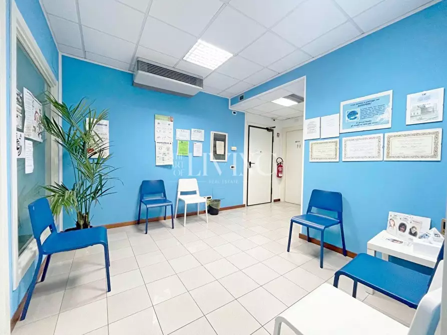 Immagine 6 di Ufficio in vendita  a Capannori