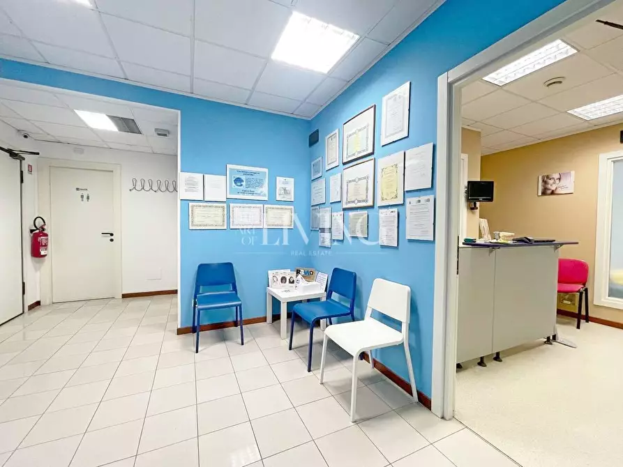 Immagine 5 di Ufficio in vendita  a Capannori