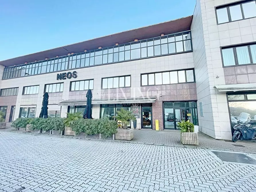 Immagine 10 di Ufficio in vendita  a Capannori