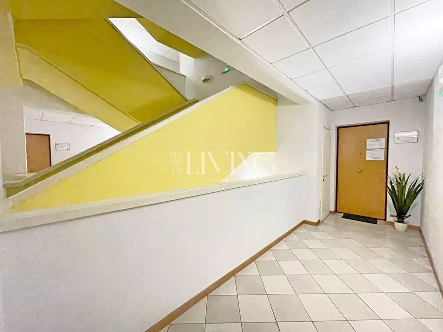 Immagine 17 di Ufficio in vendita  a Capannori