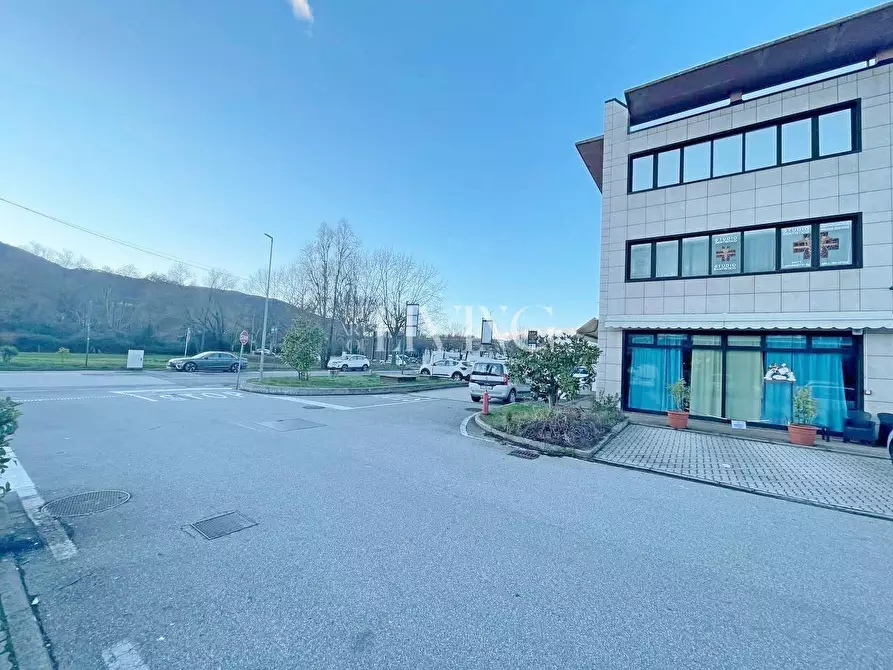 Immagine 14 di Ufficio in vendita  a Capannori