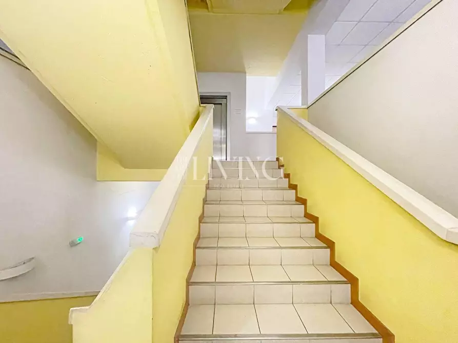 Immagine 15 di Ufficio in vendita  a Capannori