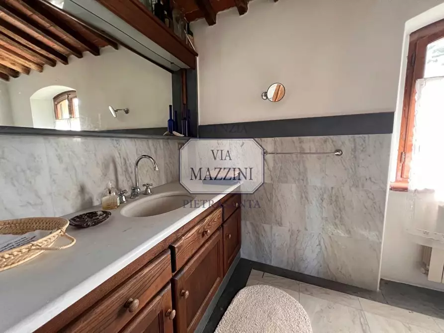 Immagine 55 di Rustico / casale in vendita  a Pietrasanta