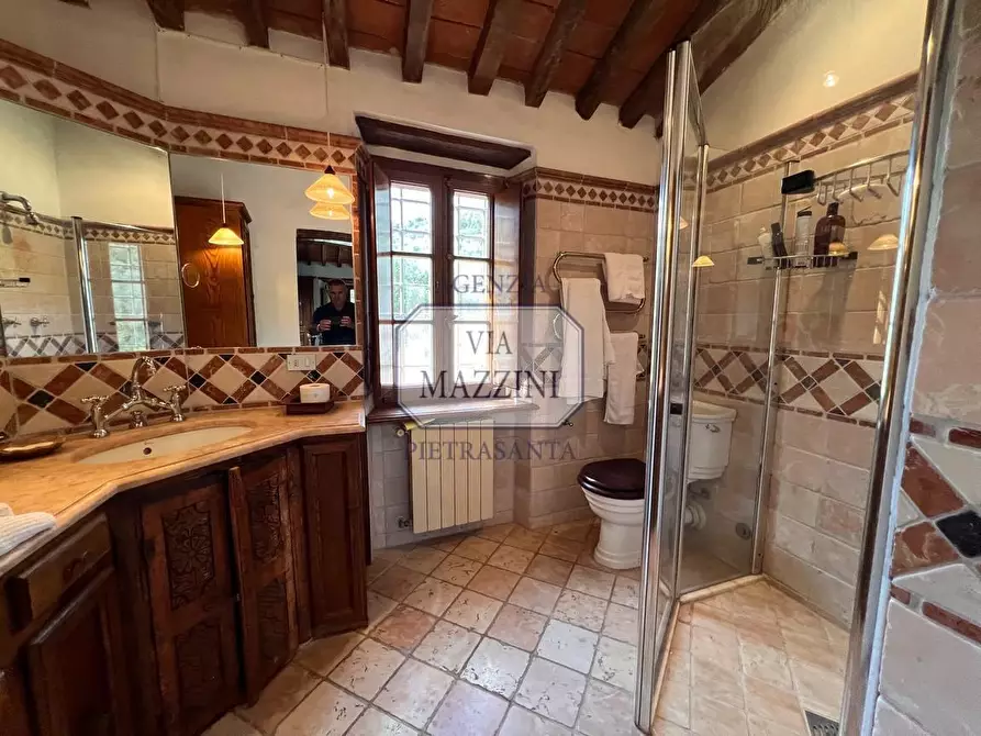 Immagine 19 di Rustico / casale in vendita  a Pietrasanta