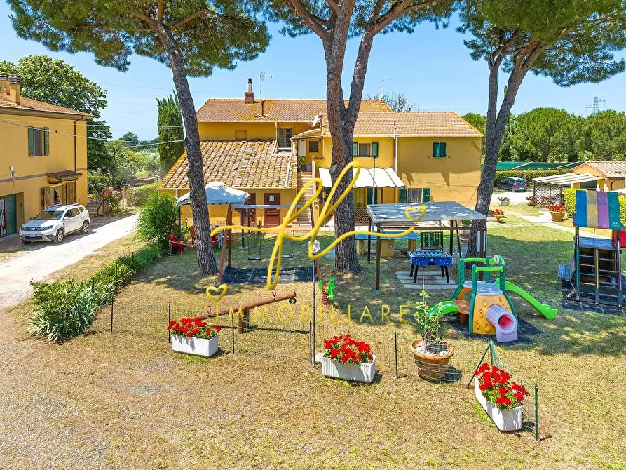 Immagine 1 di Agriturismo in vendita  a Cecina