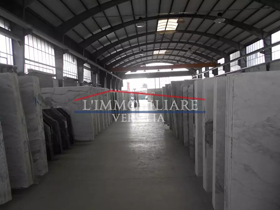 Immagine 3 di Capannone industriale in vendita  a Massa