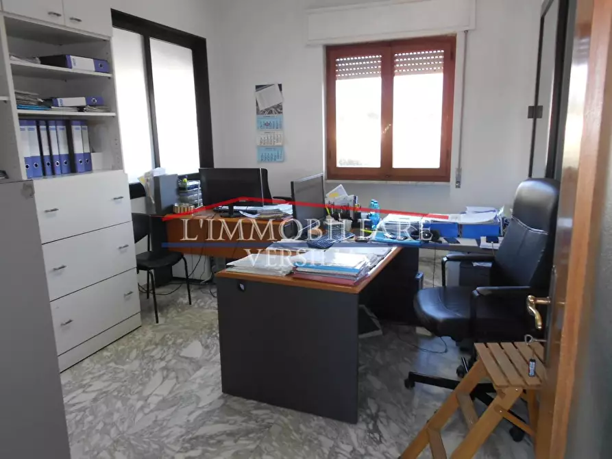 Immagine 18 di Capannone industriale in vendita  a Massa