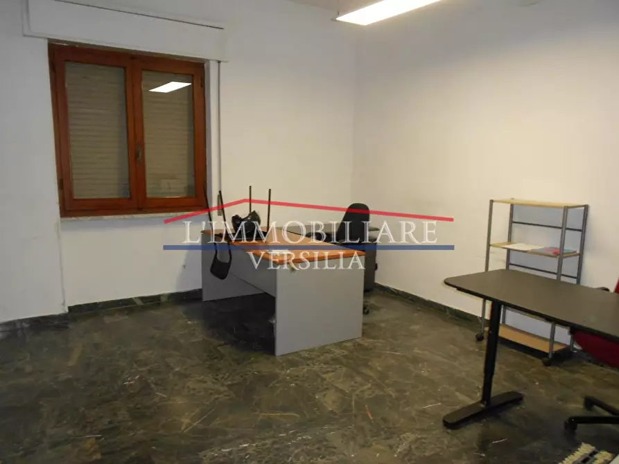 Immagine 13 di Capannone industriale in vendita  a Massa