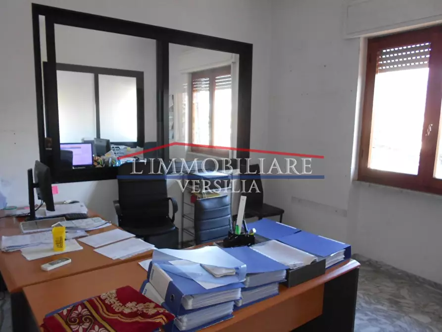 Immagine 15 di Capannone industriale in vendita  a Massa