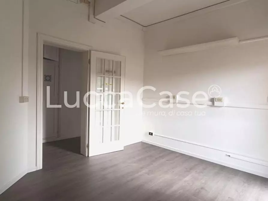 Immagine 8 di Ufficio in affitto  a Porcari