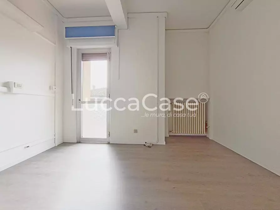 Immagine 9 di Ufficio in affitto  a Porcari