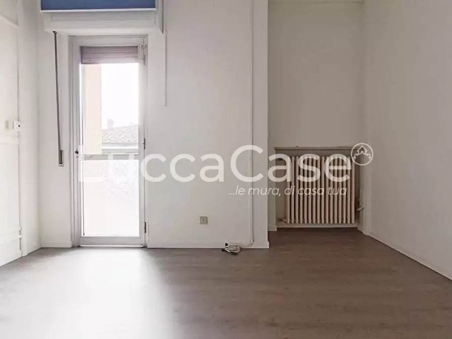 Immagine 14 di Ufficio in affitto  a Porcari