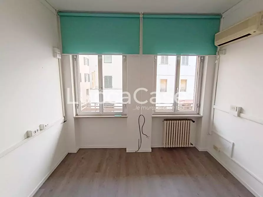 Immagine 12 di Ufficio in affitto  a Porcari